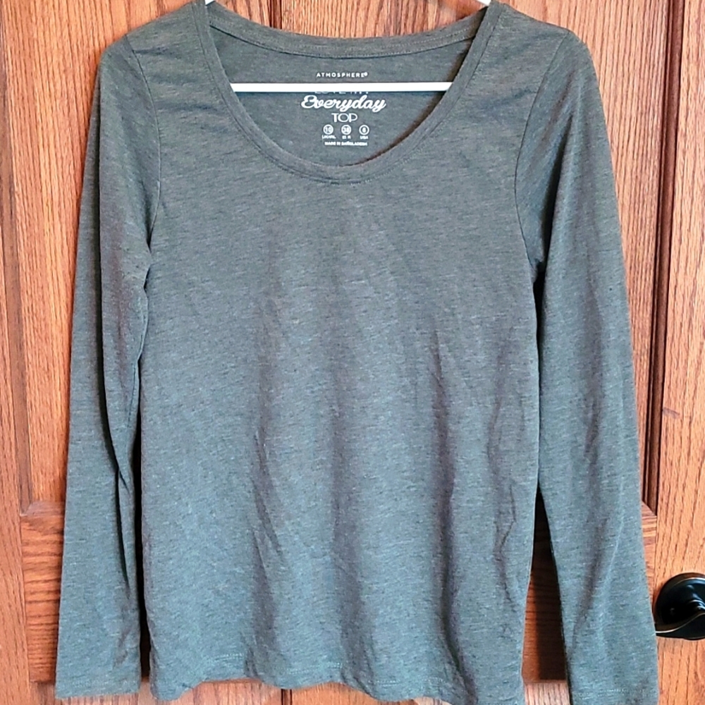 💥3 for $12! Grey-Green Atmosphere Long Sleeve Tshirt